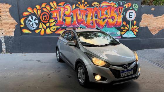 HYUNDAI HB20X 1.6 16V PREMIUM FLEX 4P AUTOMÁTICO